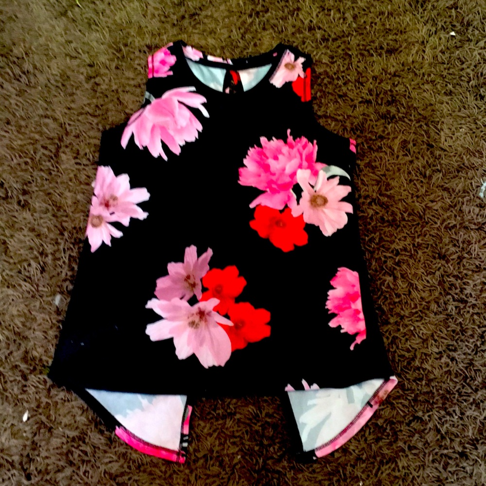 Girls split back tank top floral pattern.